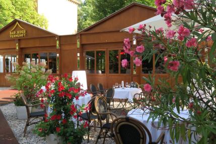 Outdoor area of the Bar jeder Vernunft 