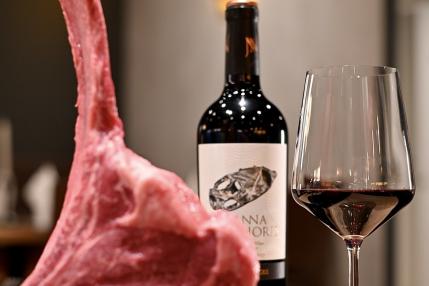 Entrecôte und Wein im Steakhouse Las Malvinas