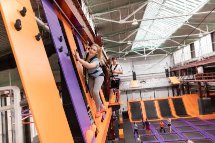 Jump House Berlin Sky Ninja Parcourse