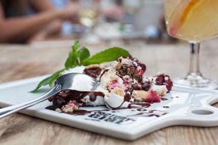BiteMojo Dessertteller mit Eiscreme