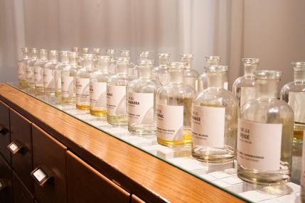 Auswahl an Düften von Frau Tonis Parfum