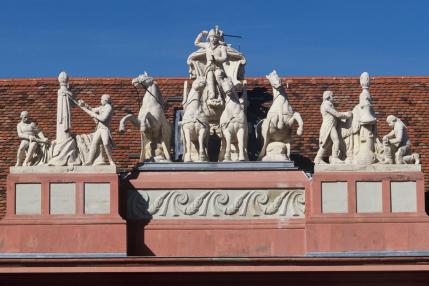 Quadriga auf dem Kuhstall Haus