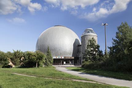 Außenansicht des Zeiss-Großplanetariums in Berlin