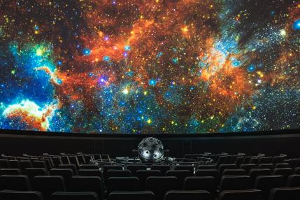 Darstellung von jungen Sternen im Zeiss-Großplanetariums