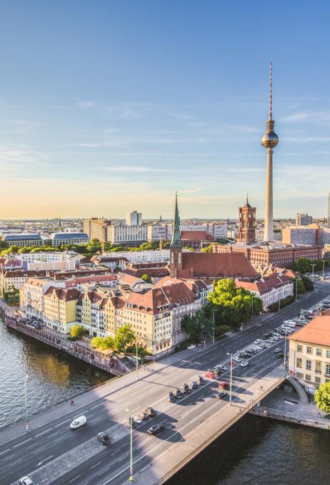 Panoramaansicht von Berlin Mitte mit Fernsehturm