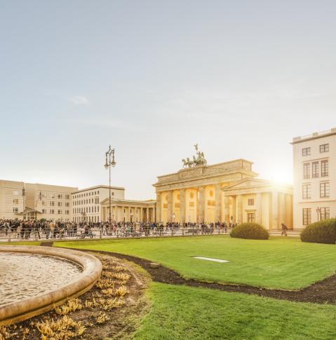 Brandenburger Tor Brandenburger Tor mit Pariser Platz im Sommer