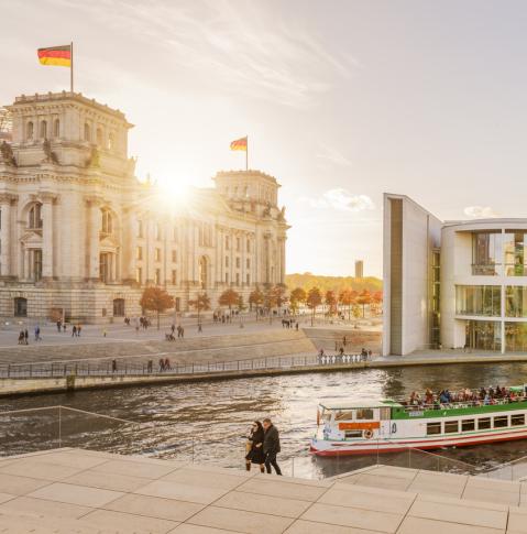 Berlin WelcomeCard - BASIC & PLUS Spreeufer im Regierungsviertel in Berlin