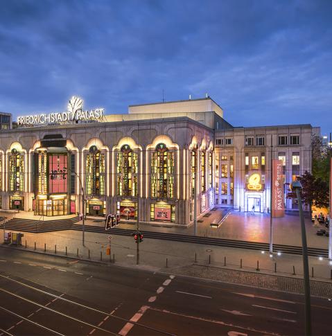 Friedrichstadt-Palast Berlin Außenansicht vom Friedrichstadt-Palast Berlin
