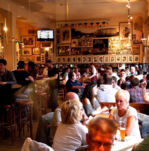 Guests at the Berliner Republik