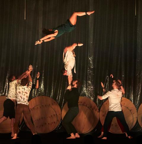 Out Of Chaos by Gravity and Other Myths im Chamäleon Berlin