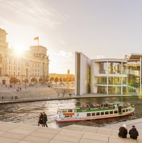 Blick auf den Reichstag im Berliner Regierungsviertel