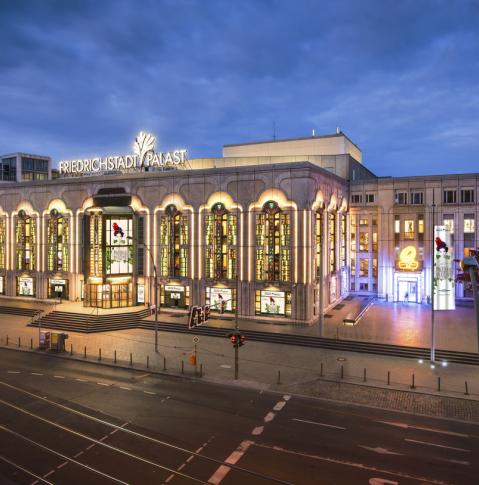 Il Friedrichstadtpalast di notte