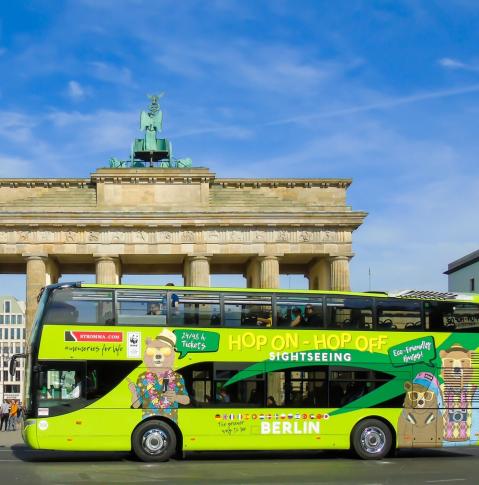 Stromma Berlin Bus vor dem Brandenburger Tor 