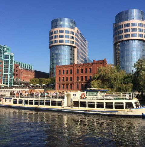 Berlin Cityschiffsfahrten Dampferfahrt auf der Spree mit Berlin Cityschiffsfahrten