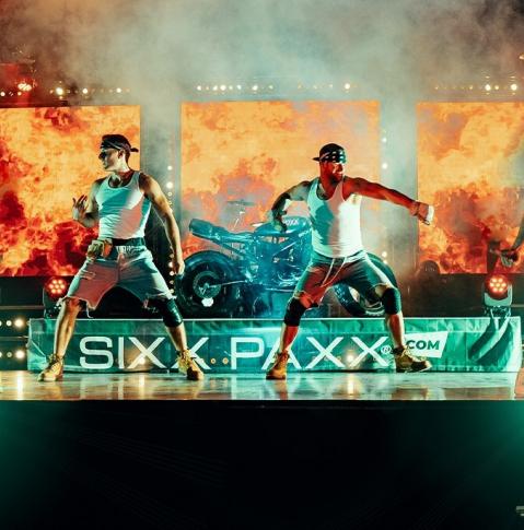 SIXX PAXX Theater Berlin SIXX PAXX en el escenario del espectáculo