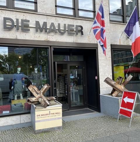 DIE MAUER - THE WALL