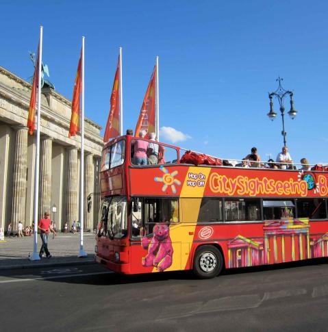 Berlin City Tour Berlin City Tour Bus vor dem Brandenburger Tor