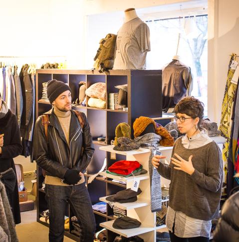 Green Fashion Tours Green Fashion Tours Gruppe im Gespräch