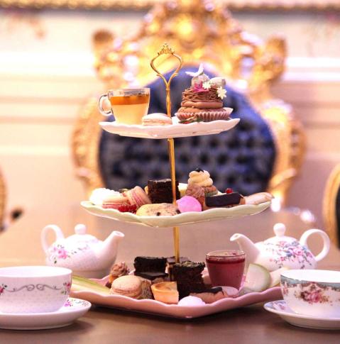 Zuckersüße Afternoon-Tea Etagere im Kaffeehaus Wilde Matilde Etagere in der Wilden Matilde