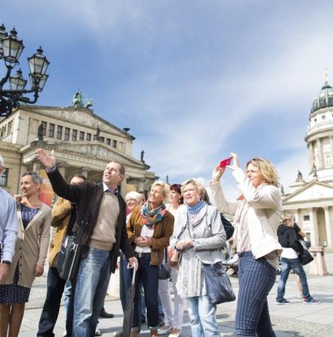 Reisegruppe am Gendarmenmarkt Reisegruppe am Gendarmenmarkt