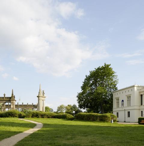 Villa Schoeningen in the sun