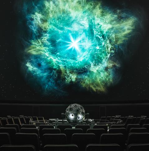 Darstellung einer Supernova im Planetariumssaal des Zeiss-Großplanetariums