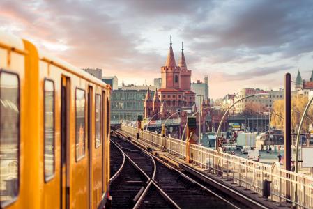 U-Bahn auf der Oberbaumbrücke in Berlin