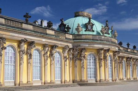 Schloss Sanssouci in Potsdam Schloss Sanssouci Fassade