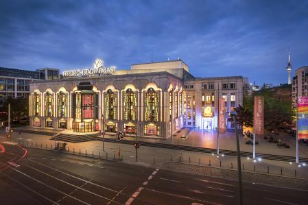 Außenansicht vom Friedrichstadt-Palast Berlin