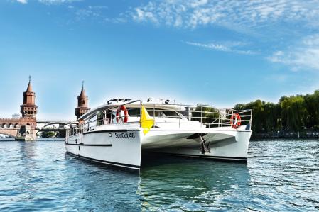 Berlin Highlight Tour auf dem Solar-Katamaran