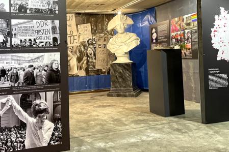 Sala de exposiciones de la exposición Alemania 1945 - hoy