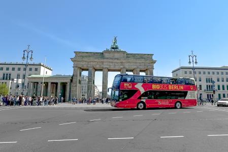 Big Bus von Stromma vor dem Brandenburger Tor