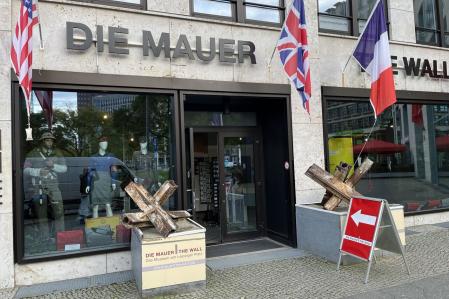 DIE MAUER - THE WALL