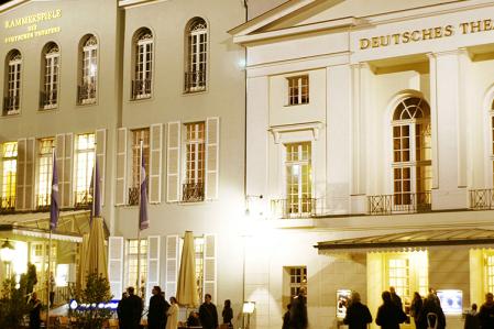 Deutsches Theater bei Nacht