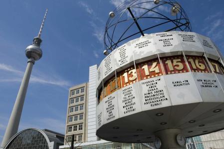 Weltzeituhr und Fernsehturm am Alexanderplatz