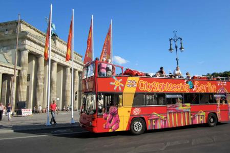 Berlin City Tour Bus vor dem Brandenburger Tor