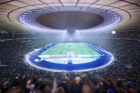 Olympiastadion beleuchtet