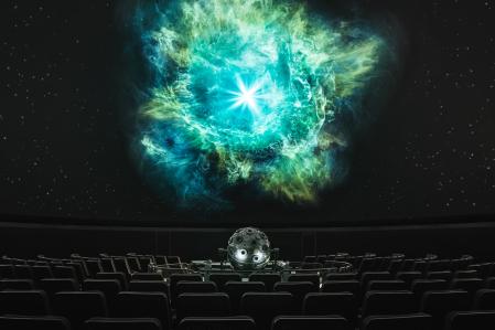 Darstellung einer Supernova im Planetariumssaal des Zeiss-Großplanetariums